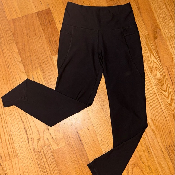 Women’s Old Navy, active power, soft medium, SUPER SOFT side pocketsCOMFORTABLE - Picture 2 of 14